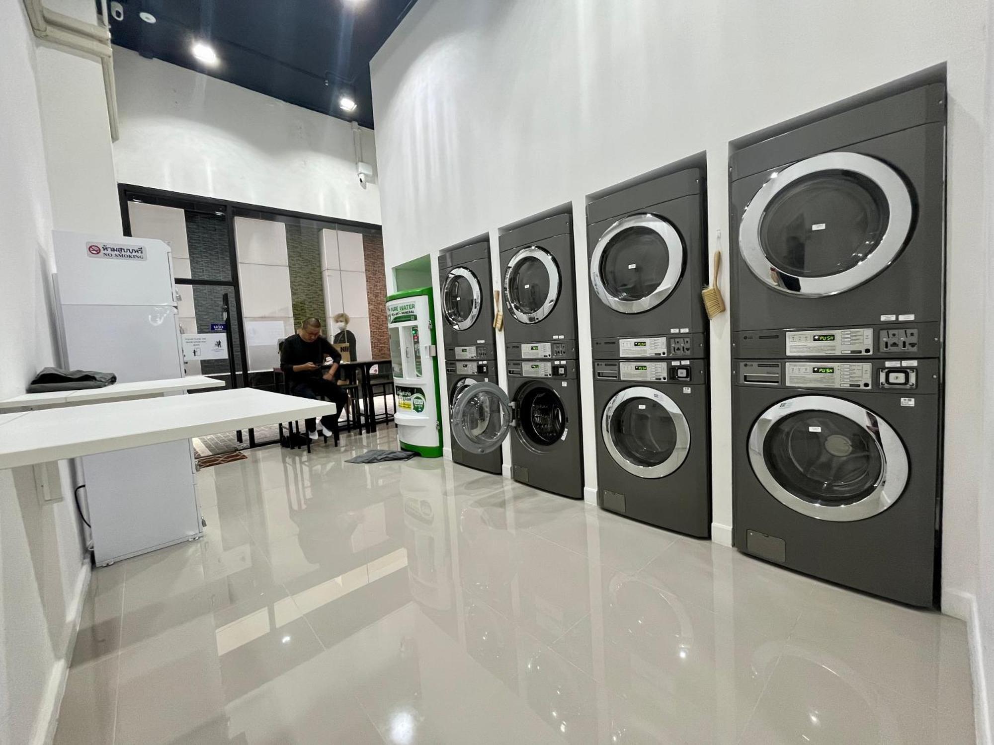 Cozy Studio Walk To Bts Free Wi-Fi Great Location Банкок Екстериор снимка