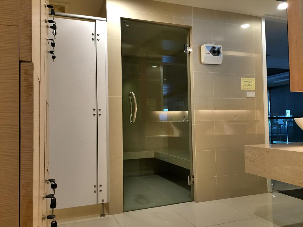 Cozy Studio Walk To Bts Free Wi-Fi Great Location Банкок Екстериор снимка