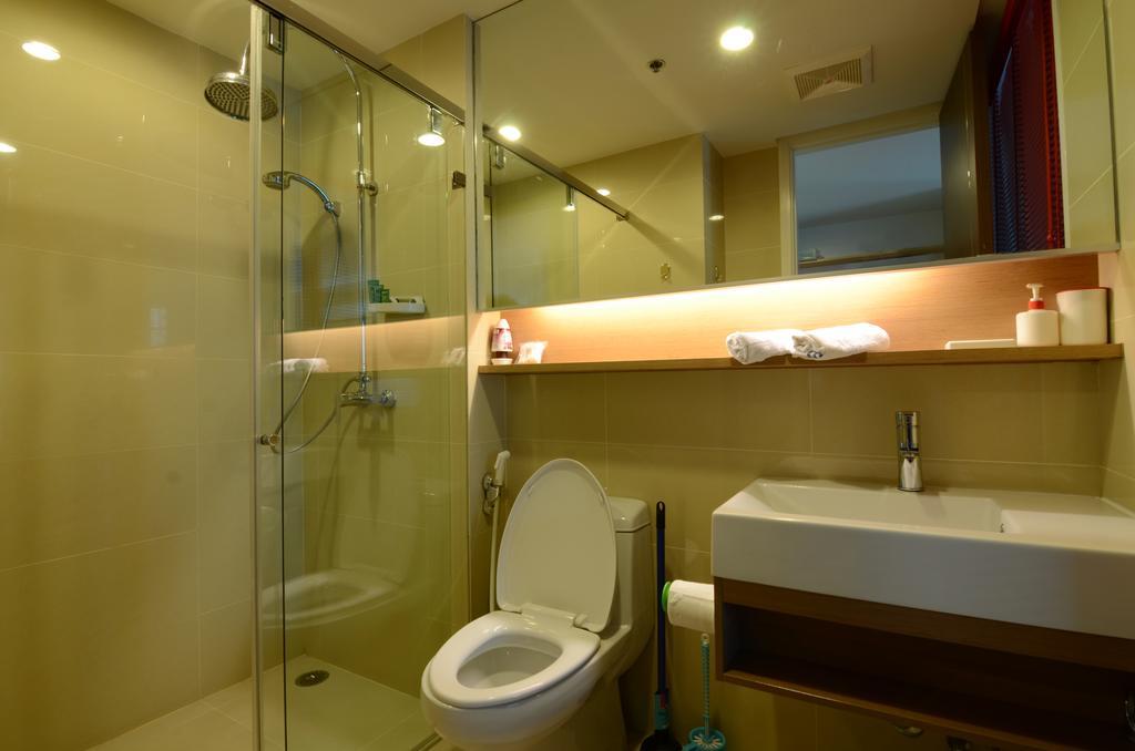 Cozy Studio Walk To Bts Free Wi-Fi Great Location Банкок Екстериор снимка